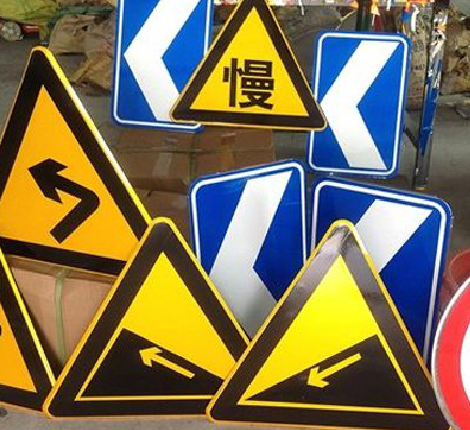 蒙城标识标牌中颜色的确定是很重要的。